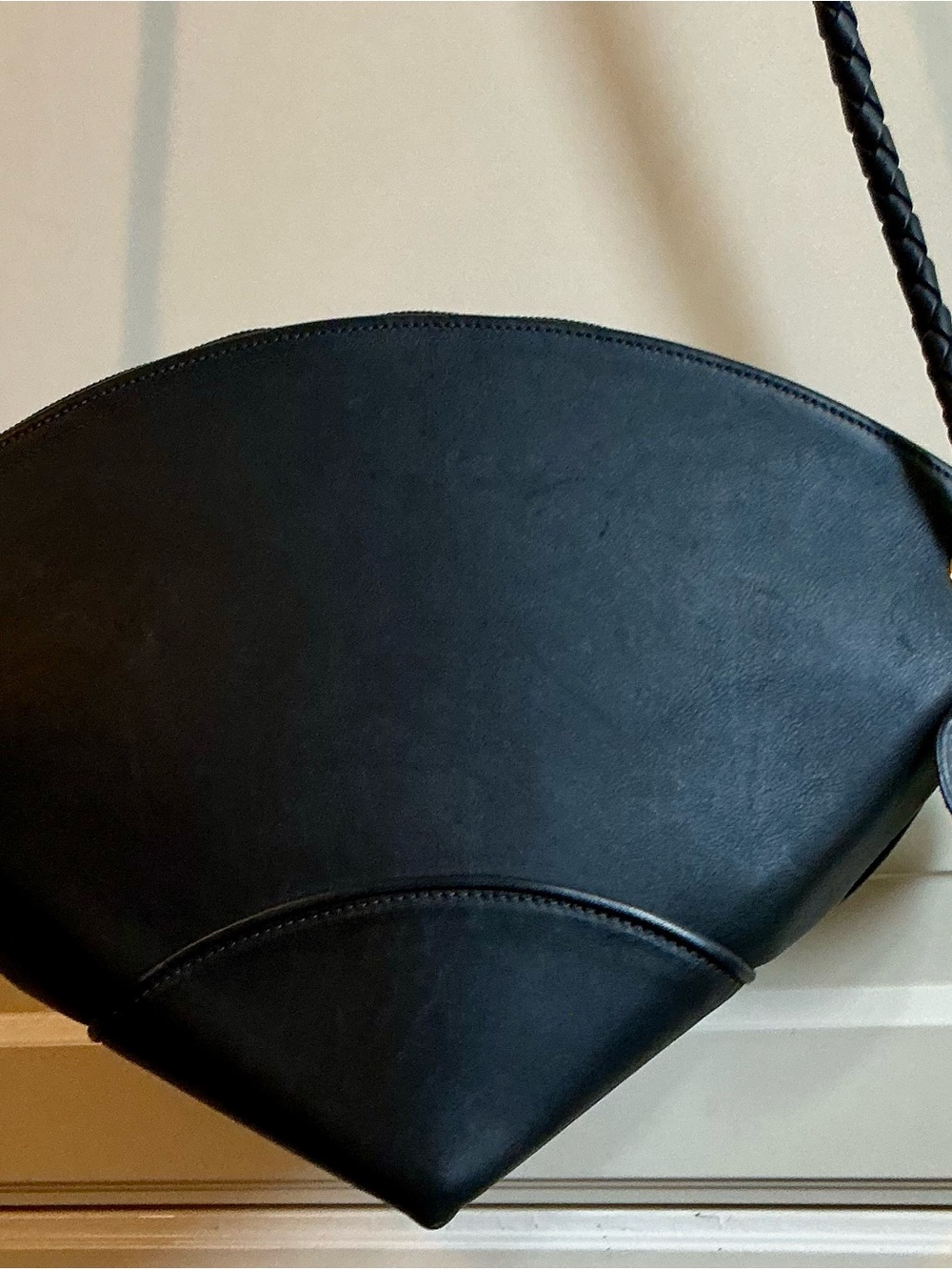 Bar Harbor Classics Black Leather Crossbody Bag - Seashell fan-shaped EXCELLENT